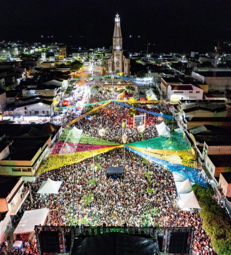 Itapetim divulga atrações do São Pedro 2026 neste sábado (18) durante evento em praça pública
