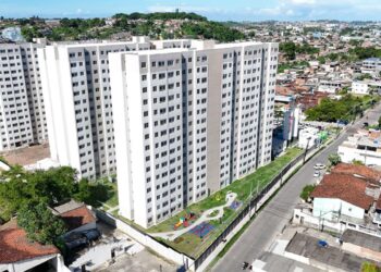 No Recife, governadora Raquel Lyra entrega chaves de 125 residências para famílias beneficiadas pelo Programa Morar Bem – Entrada Garantida