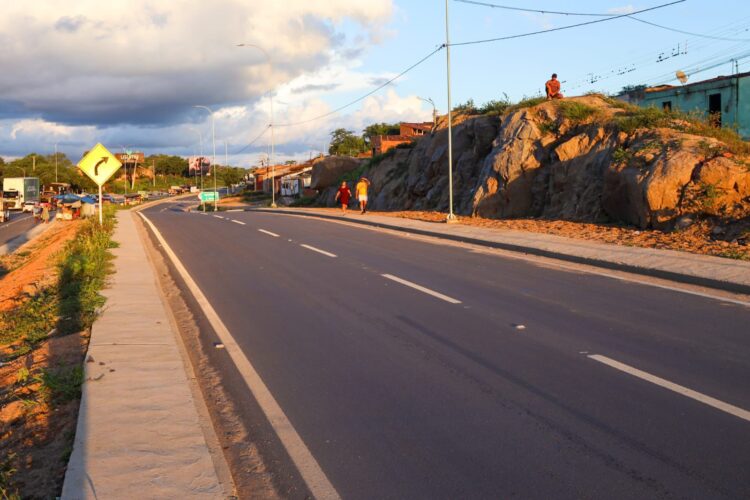 Governadora Raquel Lyra e ministro George Santoro entregam duplicação da BR-104