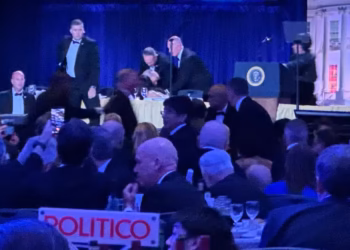 Trump deixa jantar após sons de tiros em hotel nos EUA