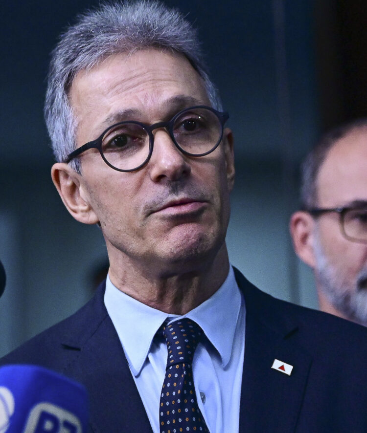 Zema: Auxílios do governo estão criando uma geração de imprestáveis