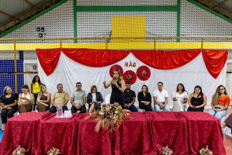 Itapetim realiza homenagem às mães dos programas sociais