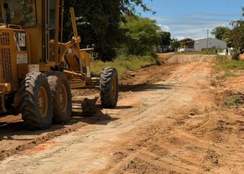 Prefeitura de Ingazeira intensifica recuperação de estradas vicinais na zona rural