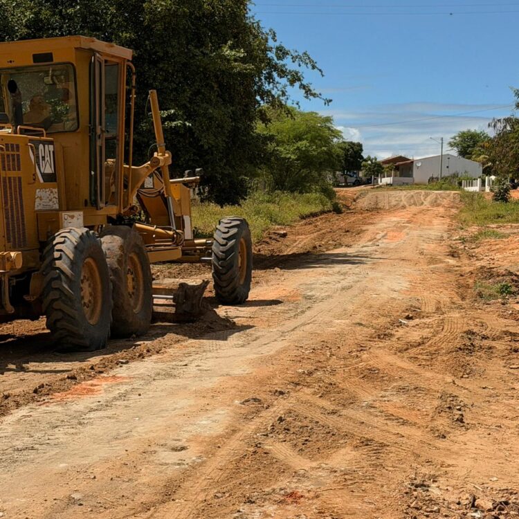 Prefeitura de Ingazeira intensifica recuperação de estradas vicinais na zona rural