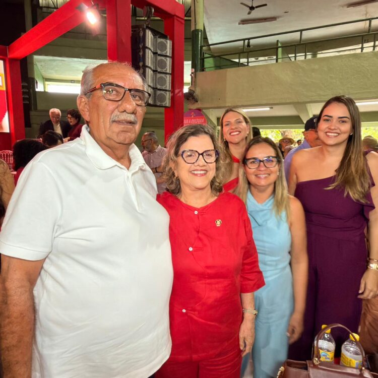 Prefeito Luciano Torres participa de plenária da senadora Teresa Leitão no Recife