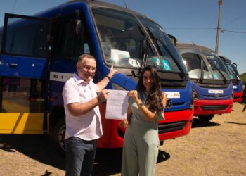 Arcoverde recebe micro-ônibus adaptado para fortalecer atendimento na saúde