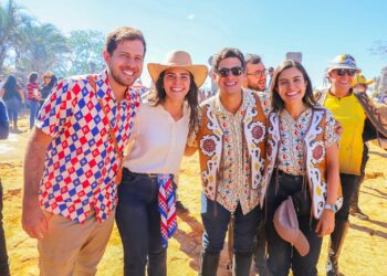 Em giro pelo Sertão, Maria Arraes realiza entregas e recebe apoios expressivos na região.