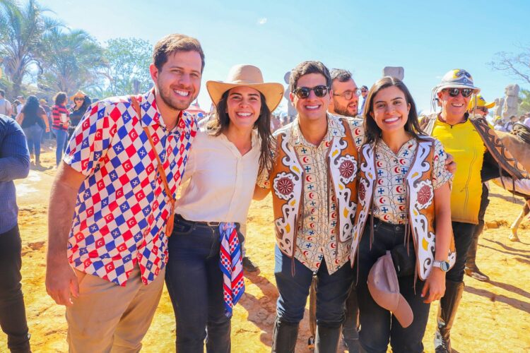 Em giro pelo Sertão, Maria Arraes realiza entregas e recebe apoios expressivos na região.