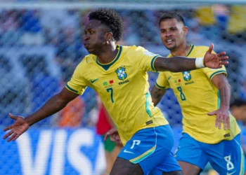 Vini Jr. marca golaço, mas Brasil só empata com Marrocos na estreia da Copa