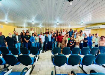 Marconi Santana recebe apoio de militares da reserva durante encontro na sede da AMERRPE