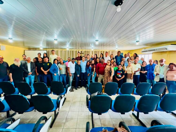 Marconi Santana recebe apoio de militares da reserva durante encontro na sede da AMERRPE