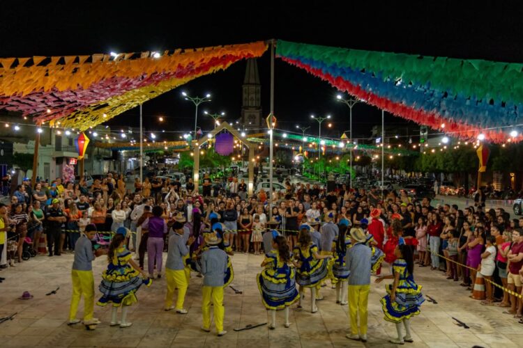 Itapetim abre Palhoção Junino com programação cultural e artistas da terra