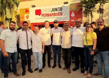 Prefeito Luciano Torres participa de ato político em Gravatá ao lado de João Campos e reafirma apoio ao projeto para Pernambuco