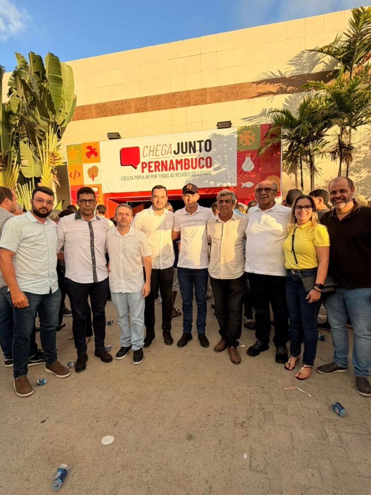 Prefeito Luciano Torres participa de ato político em Gravatá ao lado de João Campos e reafirma apoio ao projeto para Pernambuco