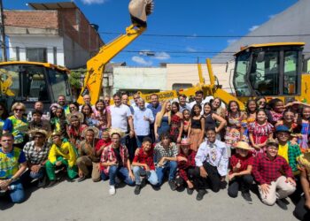 Humberto Costa percorre o interior, entrega equipamentos e amplia base de apoios