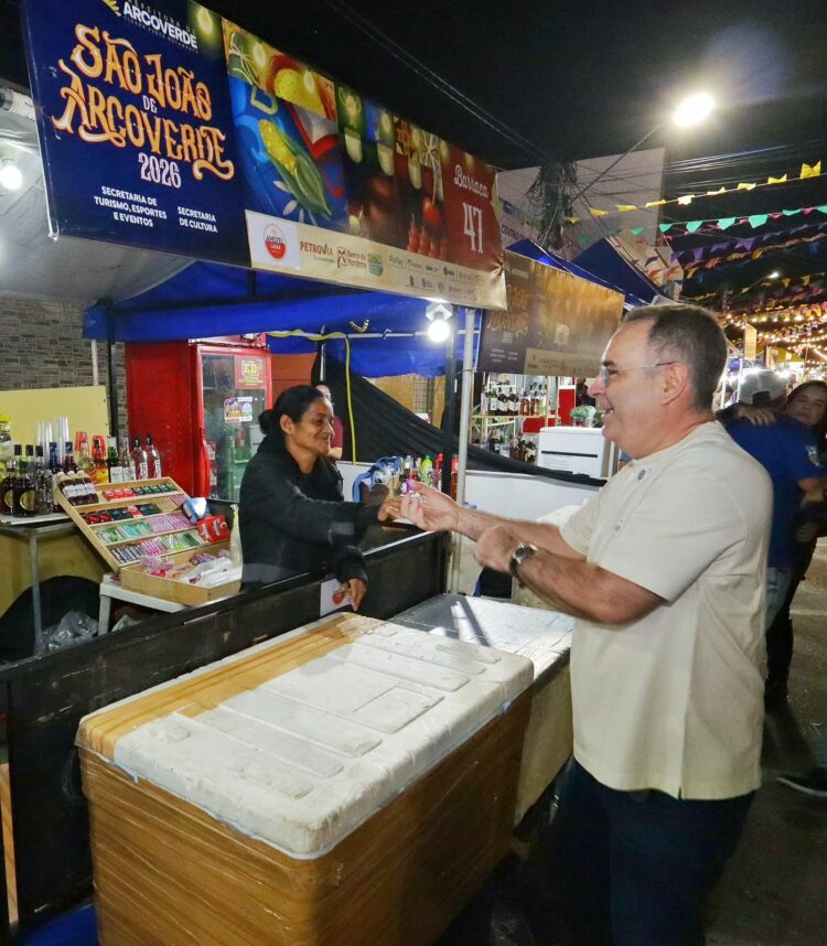 Zeca visita barraqueiros e destacam geração de renda no São João de Arcoverde