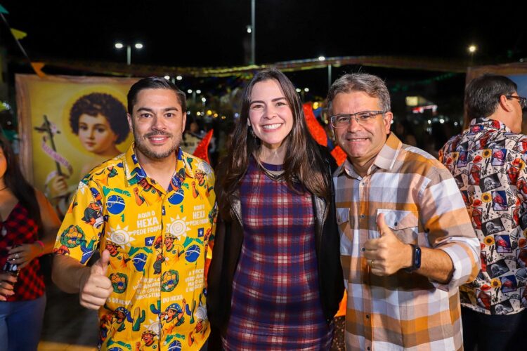 Em Afogados da Ingazeira, Maria Arraes acompanha o “Arraial do Meu Bairro” ao lado do prefeito Sandrinho
