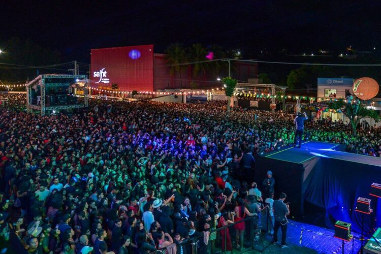 Natanzinho arrasta multidão no São João de Arcoverde e confirma sucesso da programação ao subir ao palco às 20h