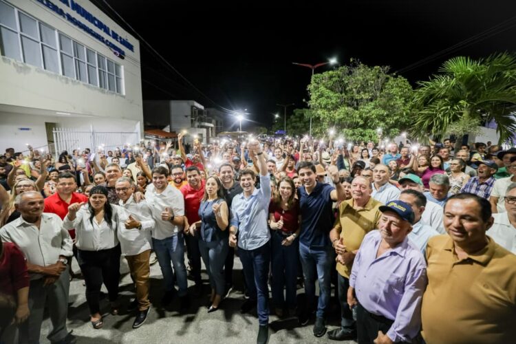 Em Solidão, João Campos participa de entregas em áreas estratégicas para o município