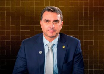Flávio Bolsonaro diz que foi ameaçado de morte por Lula: “você não vai me enforcar”; Veja