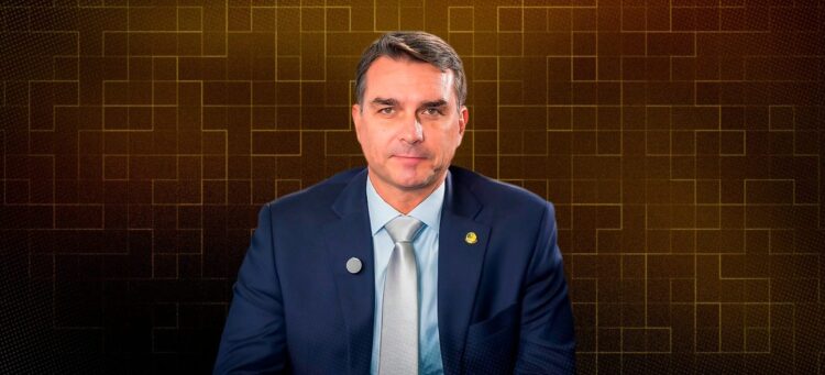 Flávio Bolsonaro diz que foi ameaçado de morte por Lula: “você não vai me enforcar”; Veja