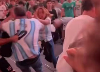 Torcedores de Argentina e Argélia trocam socos antes da Copa do Mundo; Veja