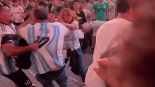 Torcedores de Argentina e Argélia trocam socos antes da Copa do Mundo; Veja