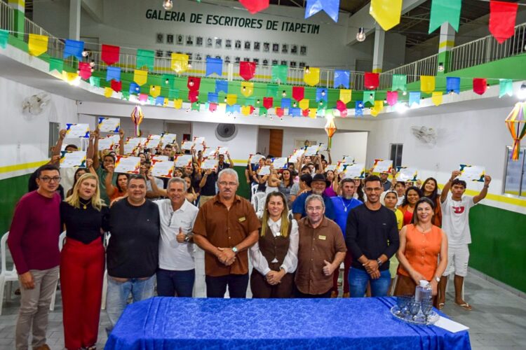 Governo Municipal de Itapetim realiza entrega de certificados aos concluintes dos cursos de Informática da Casa das Juventudes