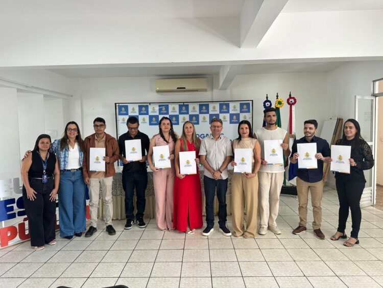 Sandrinho nomeou mais oito aprovados no concurso público. Já são mais de 230 já nomeados