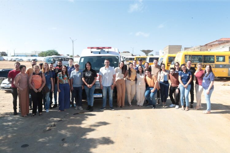 Prefeitura de Afogados entrega mais uma ambulância à população
