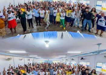 Marconi Santana reforça aliança com Hélio Tadeu e reúne dezenas de pessoas em encontro em Serra Talhada