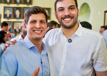 Ao lado de João Campos, Flávio Gadelha Filho oficializa candidatura a deputado estadual pelo MDB