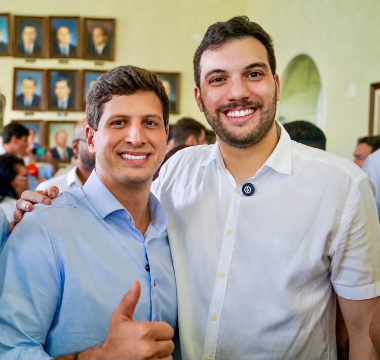 Ao lado de João Campos, Flávio Gadelha Filho oficializa candidatura a deputado estadual pelo MDB