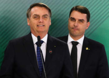 Em carta, Bolsonaro oficializa Flávio como porta-voz e pré-candidato à Presidência em 2026