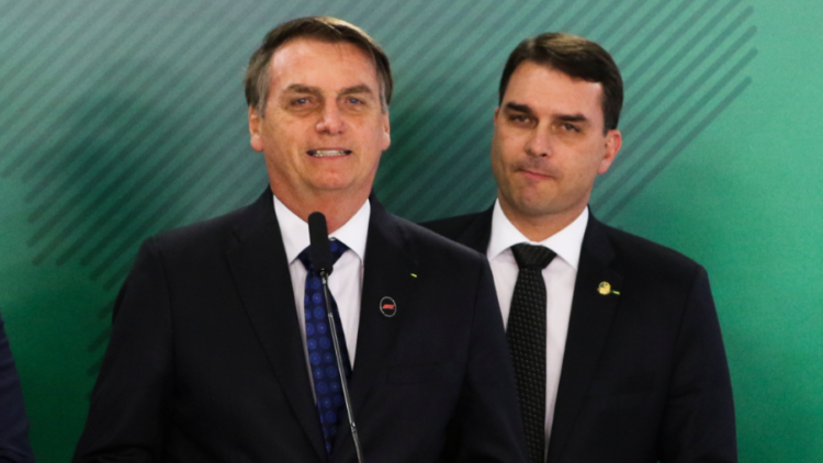 Em carta, Bolsonaro oficializa Flávio como porta-voz e pré-candidato à Presidência em 2026