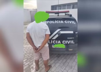 Homem é preso por suspeita de estuprar a própria mãe, de 72 anos