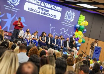 Itapetim supera meta nacional na alfabetização e recebe premiação em Recife
