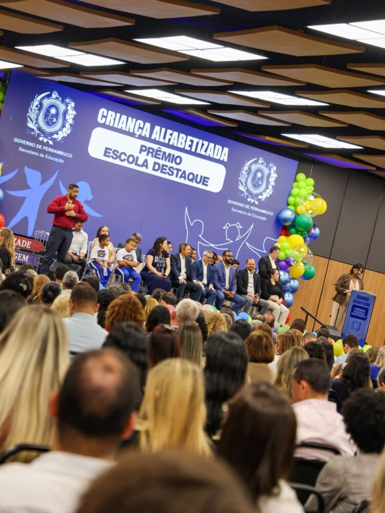 Itapetim supera meta nacional na alfabetização e recebe premiação em Recife