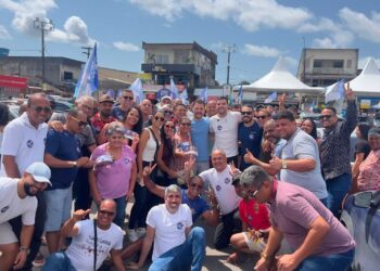 Flávio Gadelha Filho larga na campanha com 500 veículos e apoio do prefeito Flávio Gadelha em adesivaço