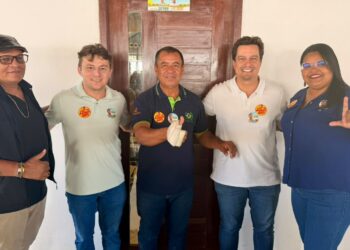 Lucas Ramos e Elismar Gonçalves visitam o Projeto Maria Tereza e reafirmam compromisso com trabalhadores assalariados rurais em Petrolina