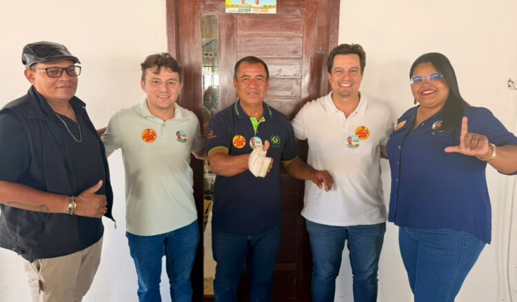 Lucas Ramos e Elismar Gonçalves visitam o Projeto Maria Tereza e reafirmam compromisso com trabalhadores assalariados rurais em Petrolina