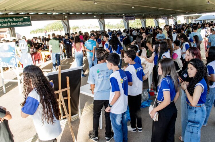 Afogados: feira de ciências reuniu alunos da rede municipal