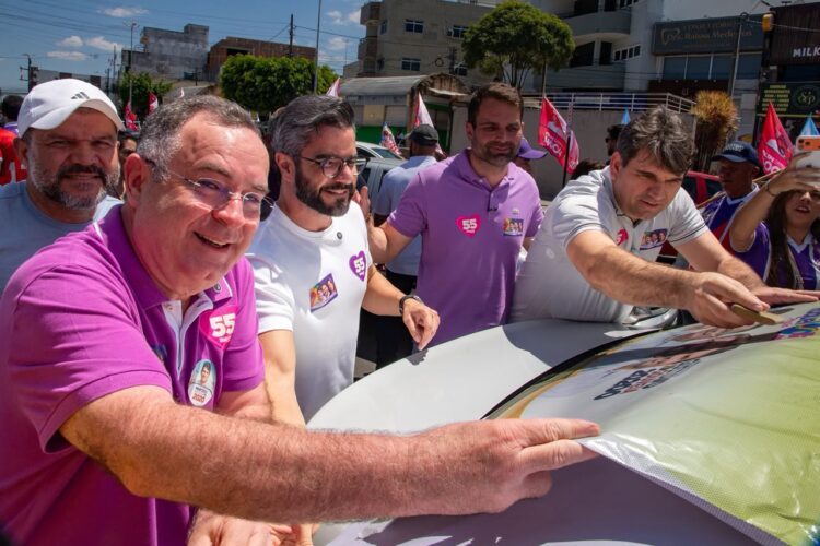 Zeca Cavalcanti promove grande adesivaço ao lado de Gustavo e Marcelo Gouveia em Arcoverde