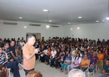 Zeca mobiliza milhares no Encontro de Amigos e reforça campanha por Marcelo, Gustavo e Raquel em Arcoverde
