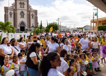 Caminhada marca encerramento do Mês da Primeira Infância em Itapetim