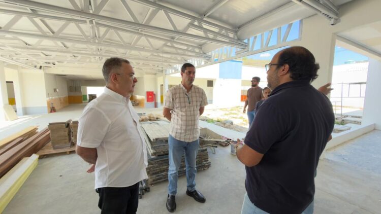 Zeca acompanha obras de creche em Petrópolis e escola em Caraíbas dentro do Educa Arcoverde