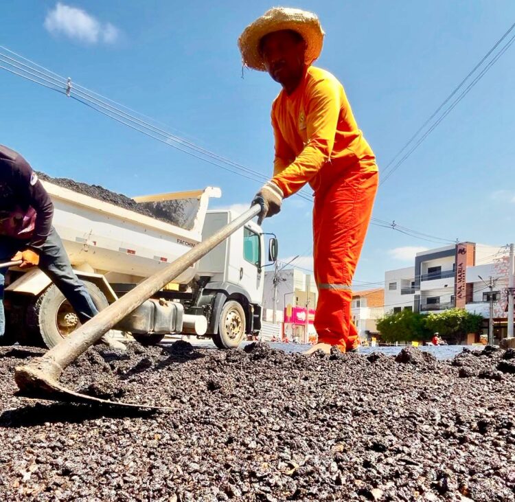 Prefeitura de Afogados inicia preparação para rotatória na Henrique Dias