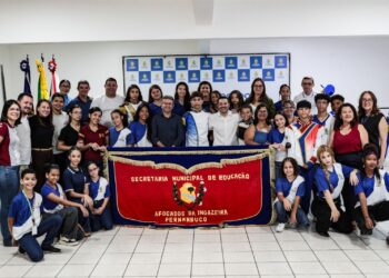 Prefeitura de Afogados entregou fardamentos a bandas marciais