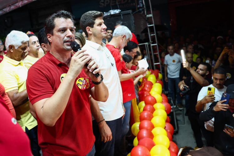 Em Correntes, João Campos defende reeleição de Lucas Ramos e destaca parceria com o prefeito Edmilson da Bahia