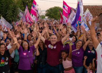 Zeca percorre Loteamento Veraneio em caminhada e reforça apoio a Raquel, Lula, Marcelo e Gustavo